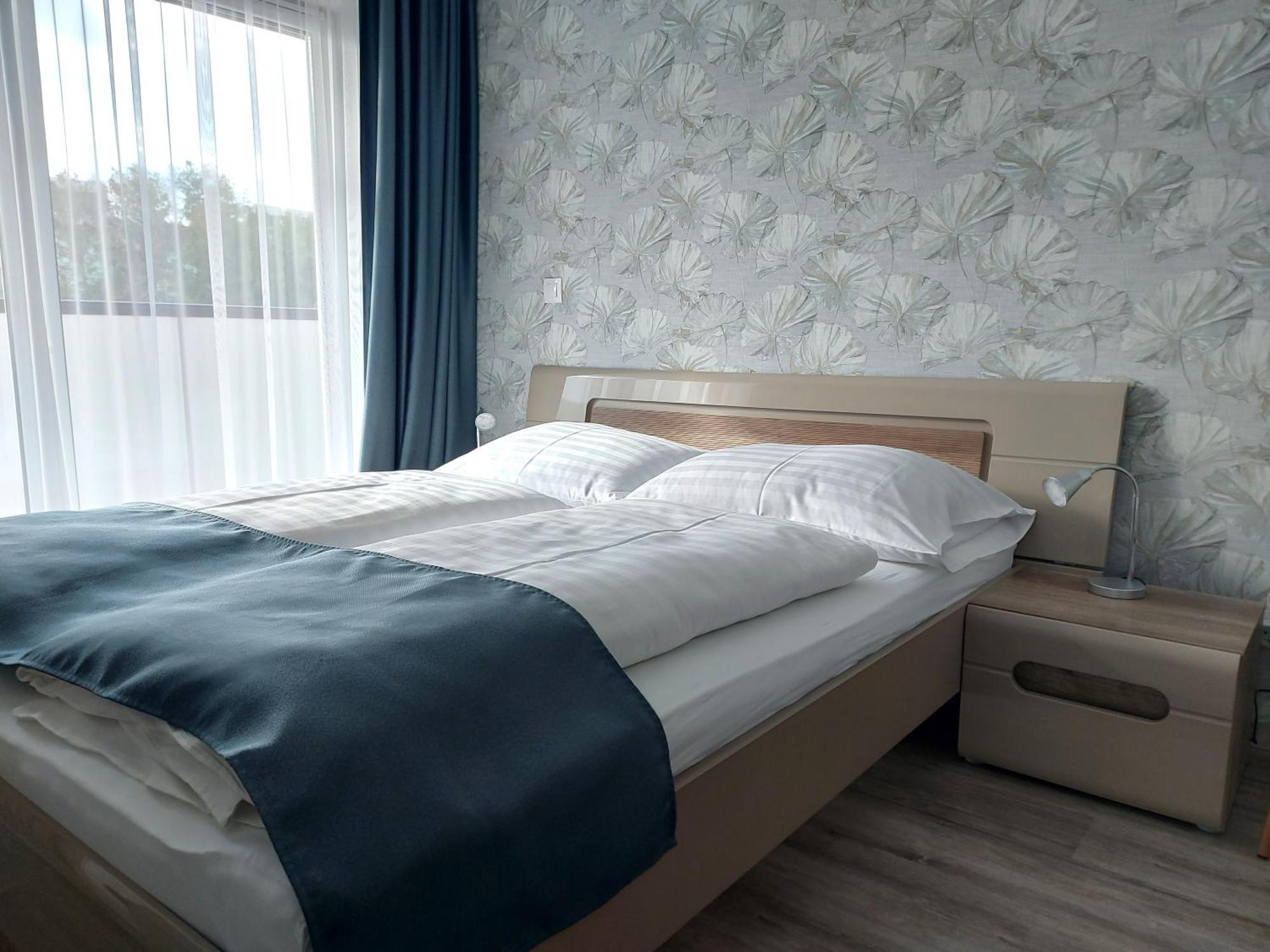 Cafe Relax Apartments Héviz Zewnętrze zdjęcie