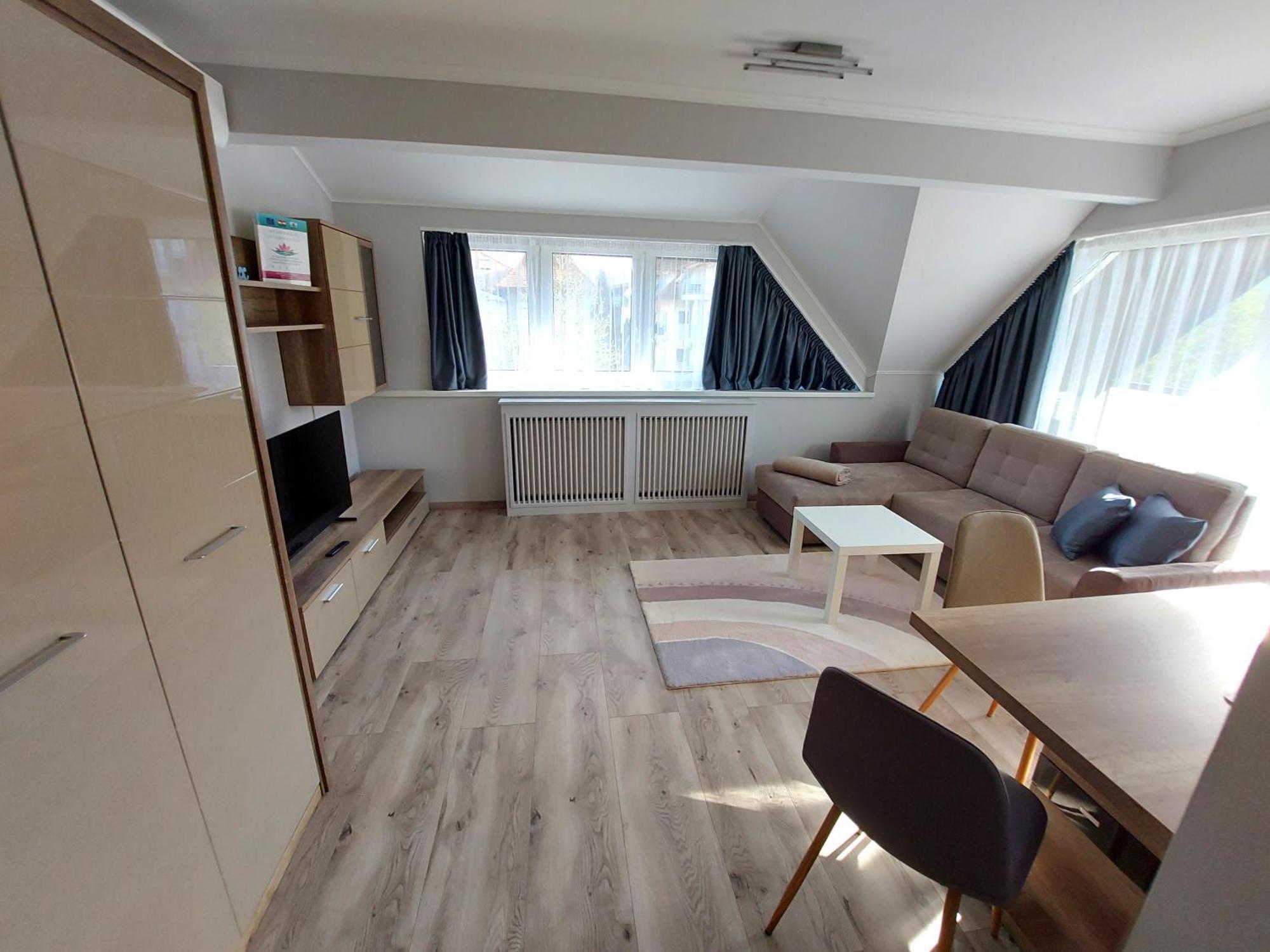Cafe Relax Apartments Héviz Zewnętrze zdjęcie