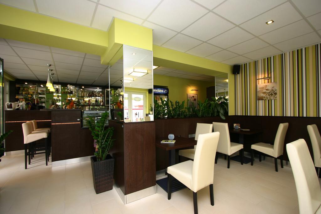 Cafe Relax Apartments Héviz Zewnętrze zdjęcie